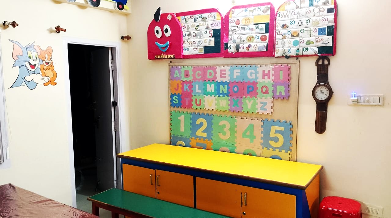 ImagesDeevena-Junior-main-class-room